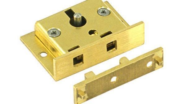 Правильно врезать замок в межкомнатную дверь Правильно врезать замок в межкомнатную дверь