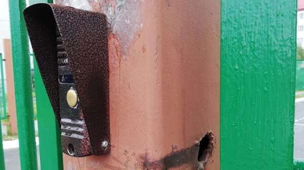 Специалист произвел установку врезного замка в калитку Специалист произвел установку врезного замка в калитку