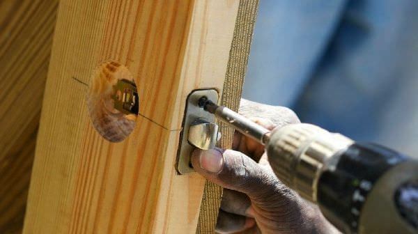 Врезка замка в межкомнатную дверь Врезка замка в межкомнатную дверь